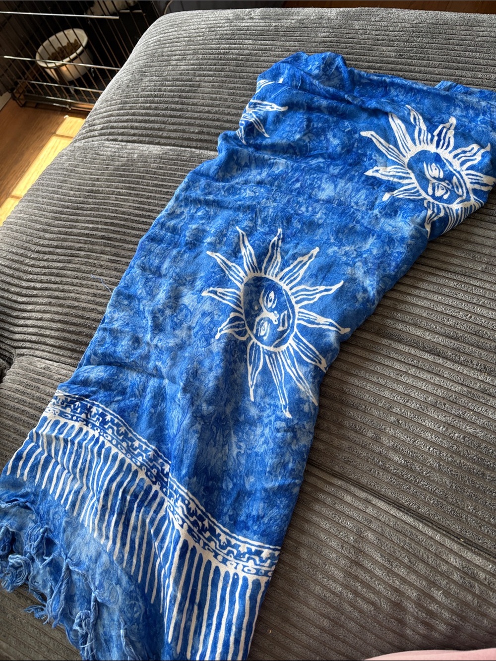 Source Unknown Blue and White Sun Print Cape